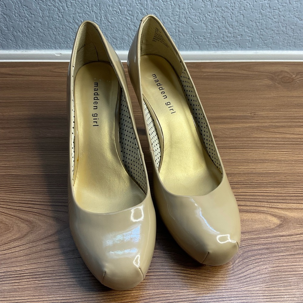 Madden Girl Women's Tan Pumps size 9.5